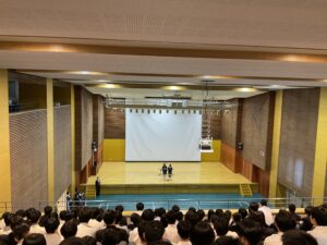 全校集会