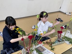一学期最後の華道教室を実施しました
